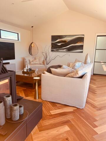 Luxury Modern Barn – Water & Vineyard Views gallery image 5