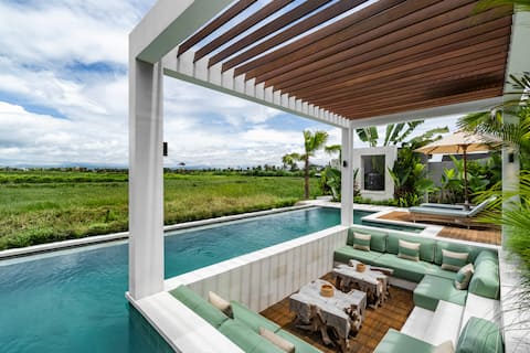 Villa Nirwana Air 3BR w/ Ricefield View & Bathtub