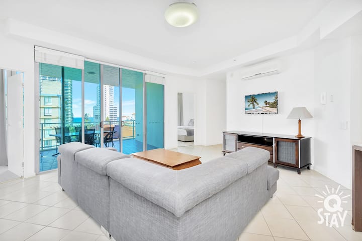 Muévete libremente en nuestra espaciosa sala de estar.