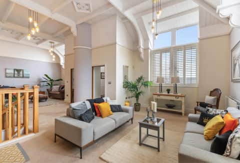 Elegant Seaview Apartment Garden-Penarth Pier