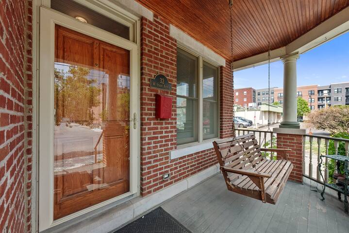 Very Spacious 14 Bed/3.5Bath home-Perfect location gallery image 3