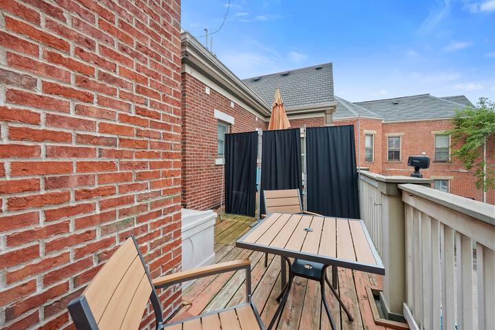 Combined 2 homes- 9BR/8 BTH, 25 beds Best Location gallery image 4