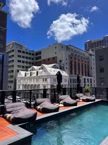 Stylish 2 Bedroom Apartment Table Mountain Views gallery image 5