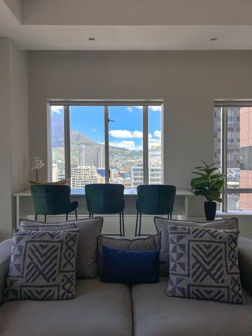 Stylish 2 Bedroom Apartment Table Mountain Views gallery image 3