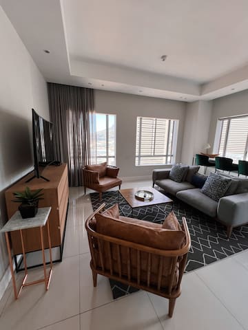 Stylish 2 Bedroom Apartment Table Mountain Views
