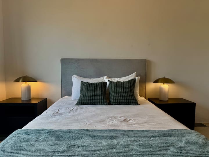 Zaspite u ovoj lijepo uređenoj spavaćoj sobi