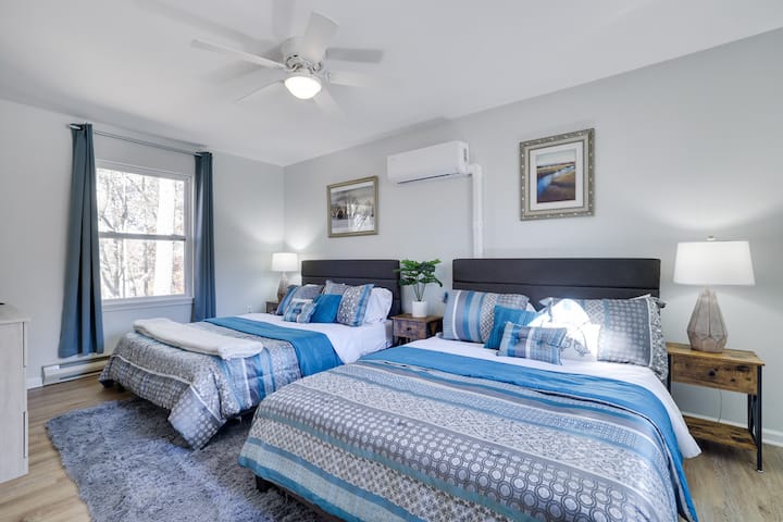 Upstairs bedroom with two queen beds