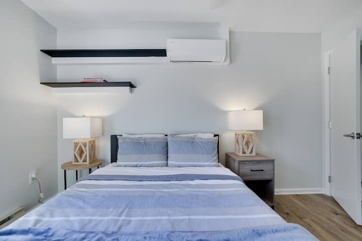 Upstairs front bedroom with queen bed