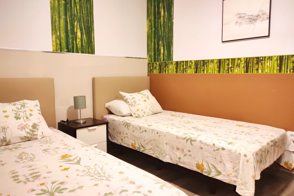 Bedroom with two 90 cm beds