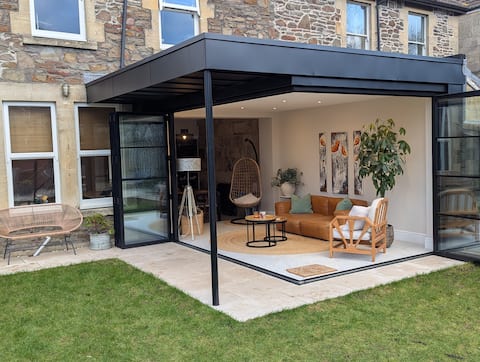 Spacious Victorian Villa with Garden and Parking