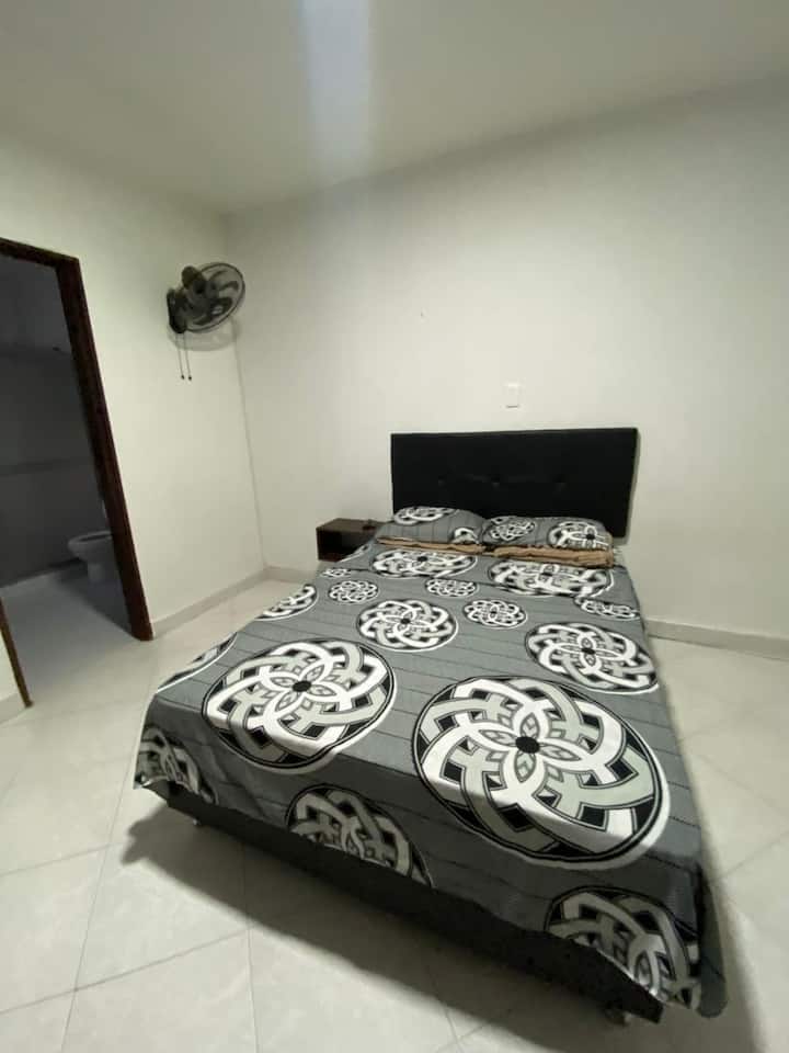 Soba s privatnom kupaonicom i bračnim krevetom