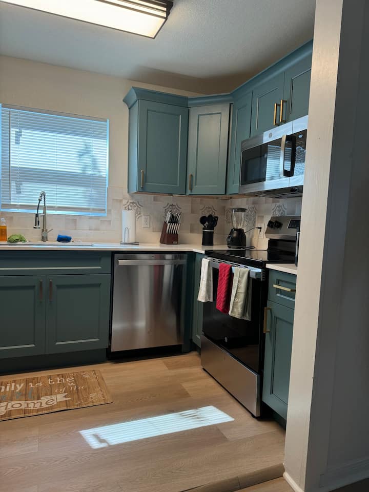 image 5 of 18, Full kitchen image 3