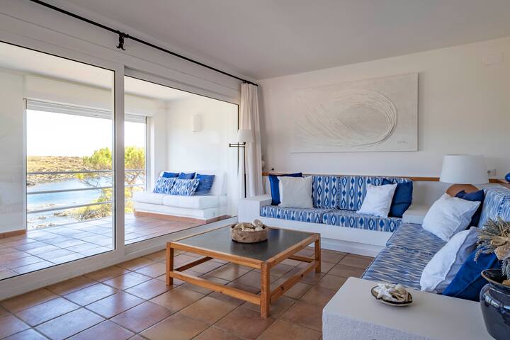 Sea front house with terrace in Cadaqués gallery image 4