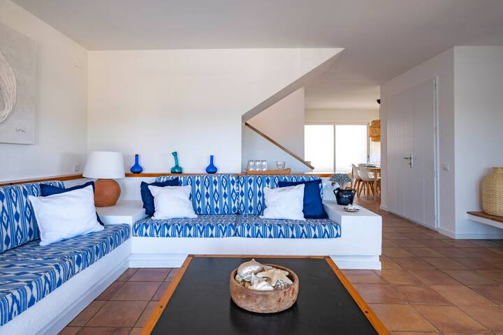 Sea front house with terrace in Cadaqués gallery image 5