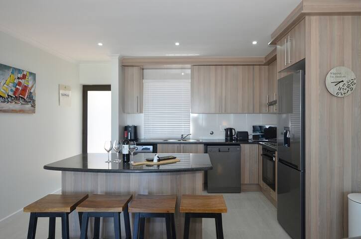 sandytoes@bigbay gallery image 5