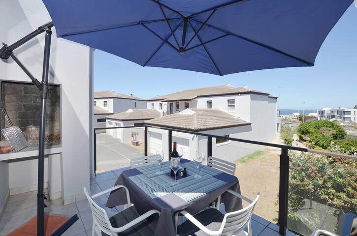 sandytoes@bigbay gallery image 3