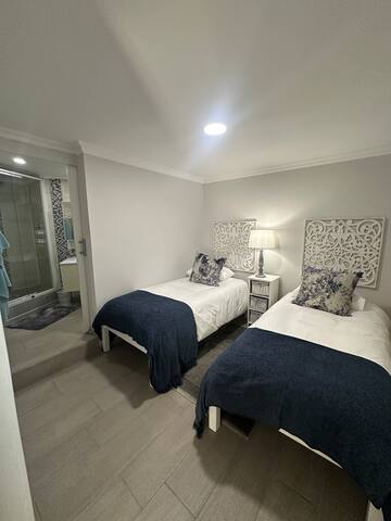 Ocean Jewel| Beachfront Apartment|2 beds & 2 Baths gallery image 5