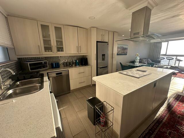 Ocean Jewel| Beachfront Apartment|2 beds & 2 Baths gallery image 3