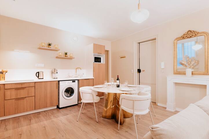 Central 2BR | Free Parking, Netflix & Fast Wi-Fi gallery image 4