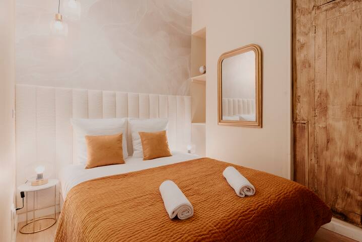 Central 2BR | Free Parking, Netflix & Fast Wi-Fi gallery image 3