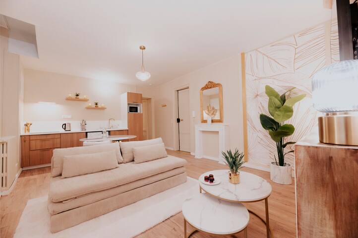 Central 2BR | Free Parking, Netflix & Fast Wi-Fi gallery image 5