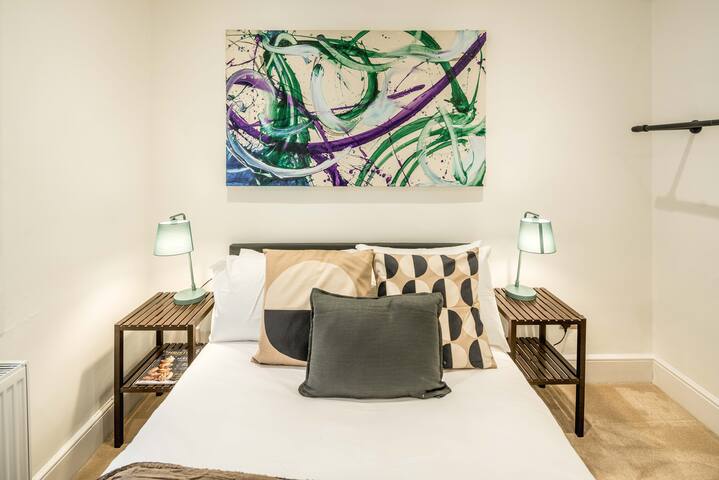 -Air Con- 3BD Mews House – Kensington Palace! gallery image 3