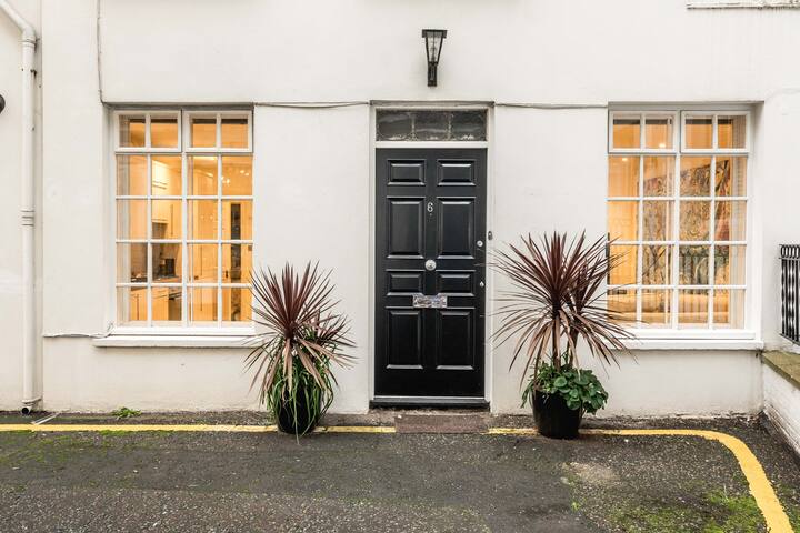 -Air Con- 3BD Mews House – Kensington Palace! gallery image 2