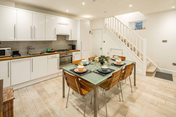 -Air Con- 3BD Mews House – Kensington Palace! gallery image 4