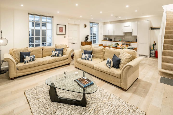 -Air Con- 3BD Mews House – Kensington Palace!