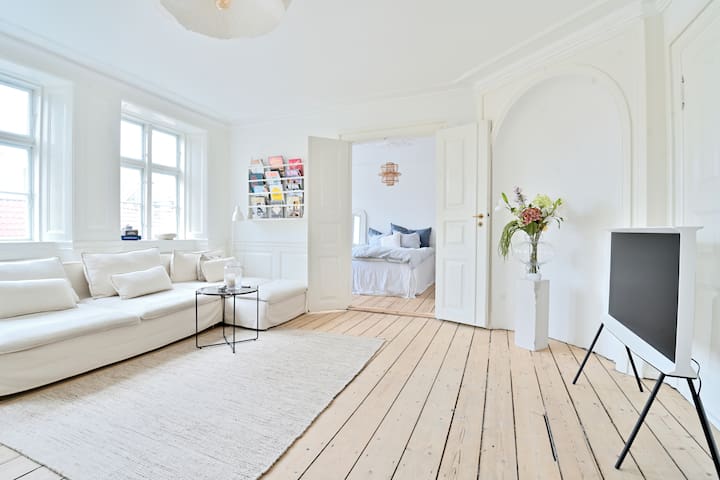 Stor og lys herskabslejlighed