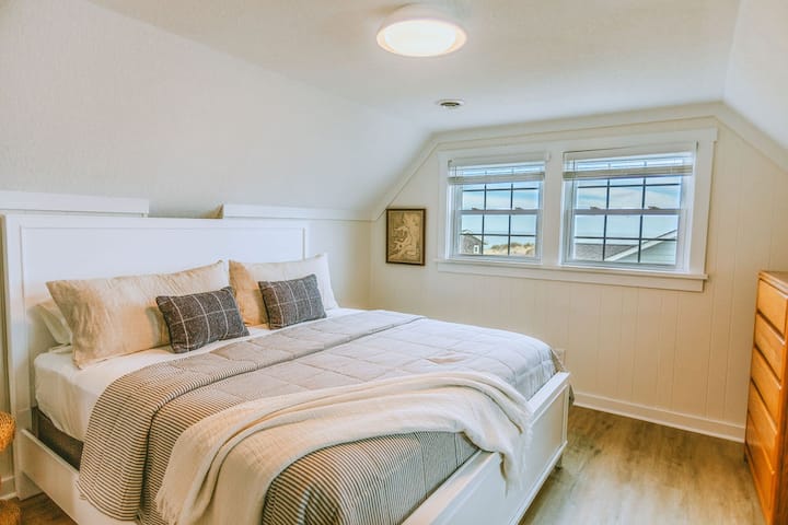 Chambre n °4 l VUE SUR L'OCÉAN l 2e étage l Lit King Size Linge de lit inclus l Serviettes incluses l Télévision 43" 