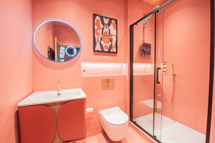 Stylish 2Bed Flat interiors designed by Soho House gallery image 2