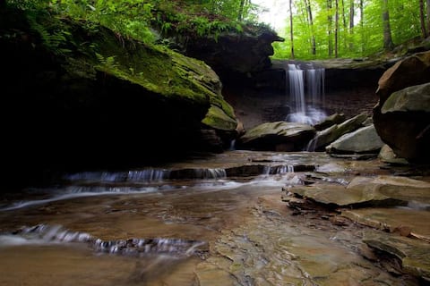Successful Airbnb property: Park Place, CVNP in Akron