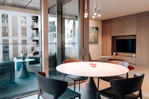 Luxe City - Modern 2BR w/Balcony