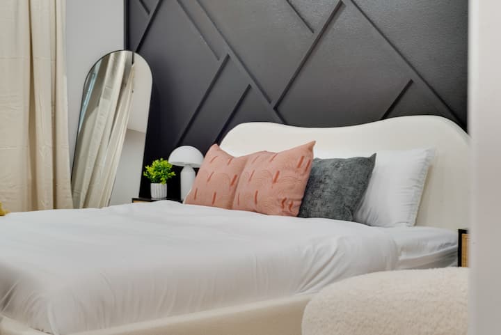 主卧-特大双人床