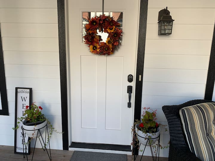 The Cottage At Lake Point. 
5 Minutes From I 75. - Cartersville, GA