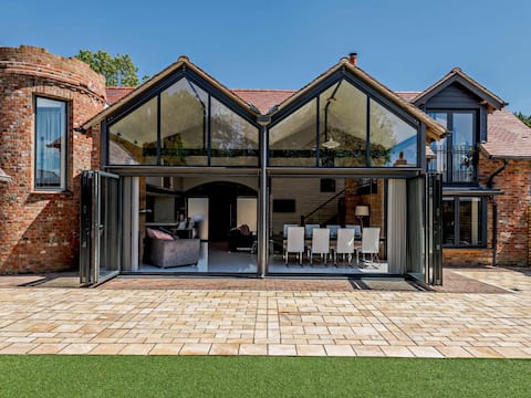 Amazing barn for 8 in Dorset