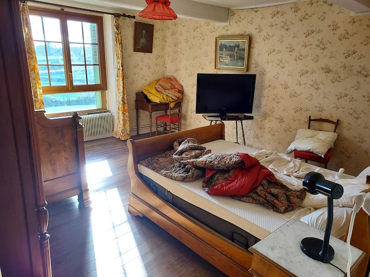 Príklad, ktorý by ste nemali nasledovať: 
miestnosť, ktorú v tomto stave zanechali bezohľadní nájomníci. 
 