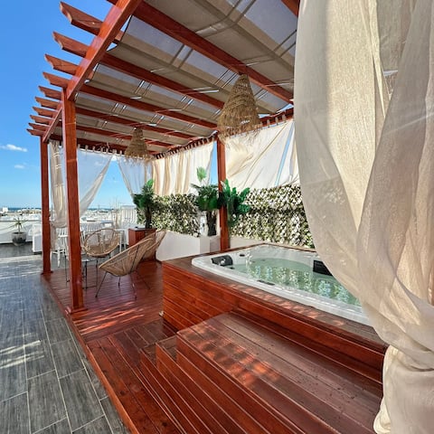 Yasmine apartment with hot tub