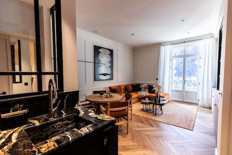Successful Airbnb property: Newly Refurbished, Central Chamonix with Parking in Chamonix Mont Blanc