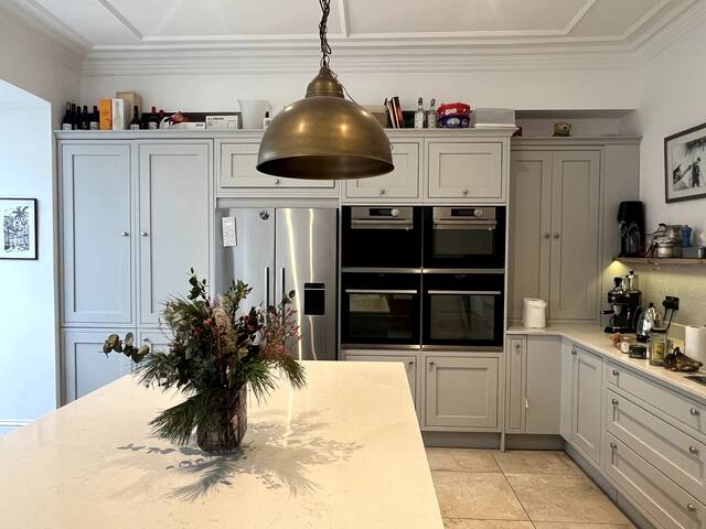 Spacious family home in Redland gallery image 5
