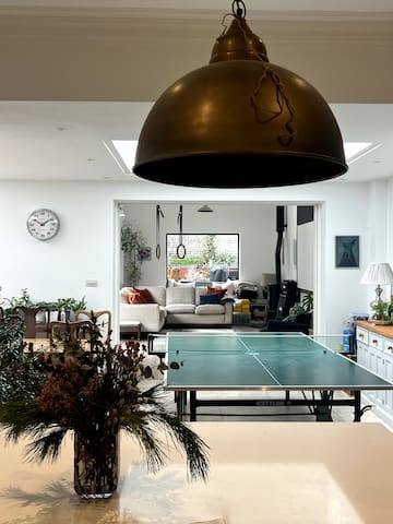 Spacious family home in Redland gallery image 3