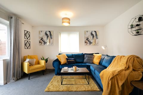 Top Airbnb: Contractor friendly•sleeps 7•4 bedrooms•parking in Gloucester
