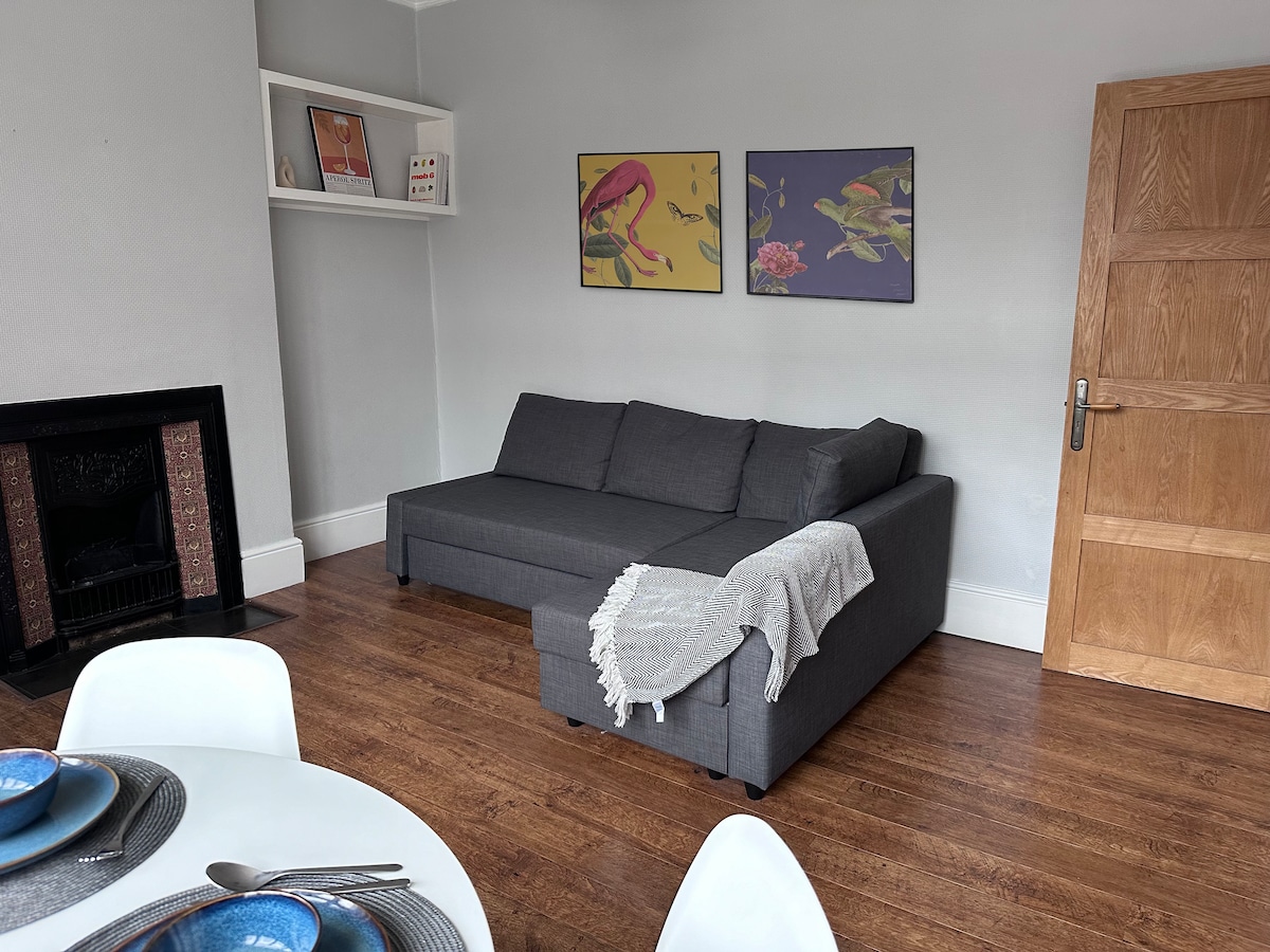 Top Airbnb: Charming 1-bedroom flat in the heart of Twickenham in Greater London