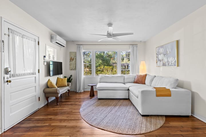 Ayla House, A Cozy Mid-century Home - Gainesville, FL