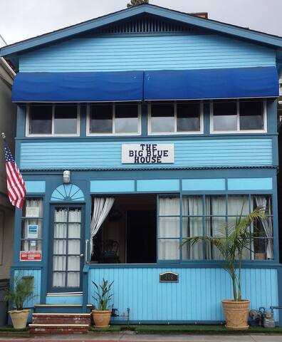 Big Blue House- Steps from the Beach