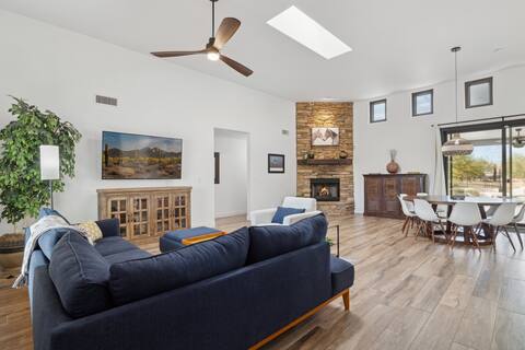 Popular Airbnb listing: Cave Creek Acres Retreat in Desert View
