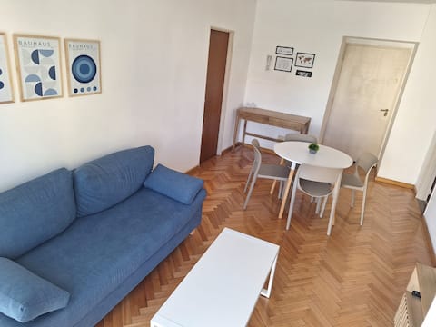 Anuncio de Airbnb popular: Bright 2 bedroom apartment | Building with pool en Belgrano