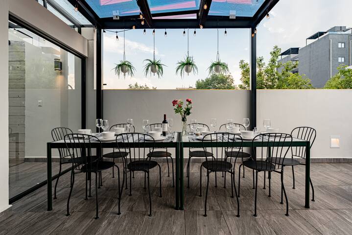 Artsy Roma Vibes – Private Rooftop, BBQ, Gym & AC gallery image 5