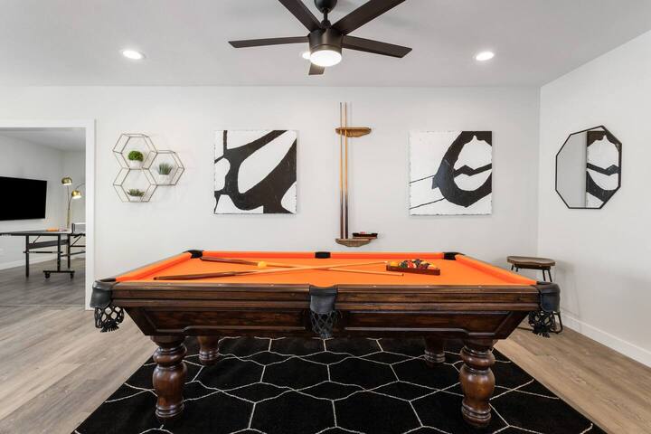 Stylish 5BD Home w/Ping Pong and Billiard Table!